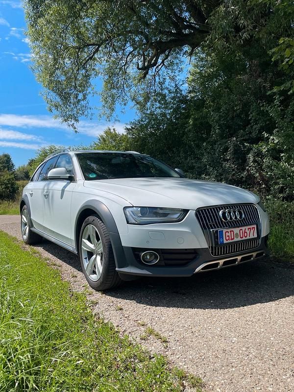 Weiß Gebraucht 2012 Audi A4 Allroad Kombi | 12.999 € (Fairer Preis) - Bild 1/4