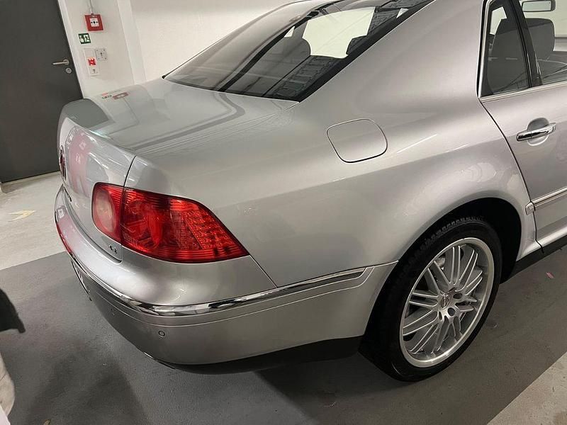 Second-hand VW Phaeton 334 CP (245 kW) 2005 Argintiu Berlinǎ