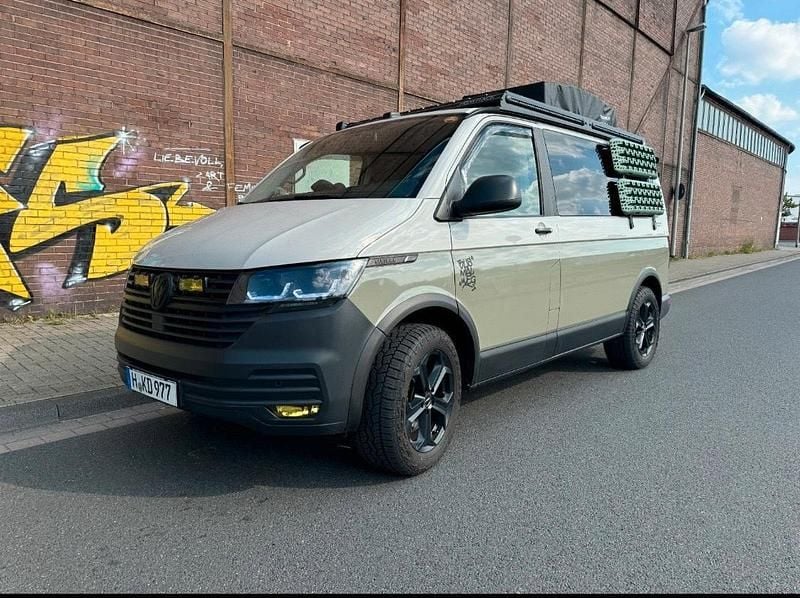 Andere farben Gebraucht 2021 VW Multivan Van | 42.900 € (Fairer Preis) - Bild 1/4