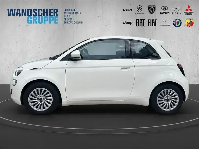 Gebraucht Fiat 500e Basis 86 kW (118 PS) 2023 Weißschwarz Kleinwagen
