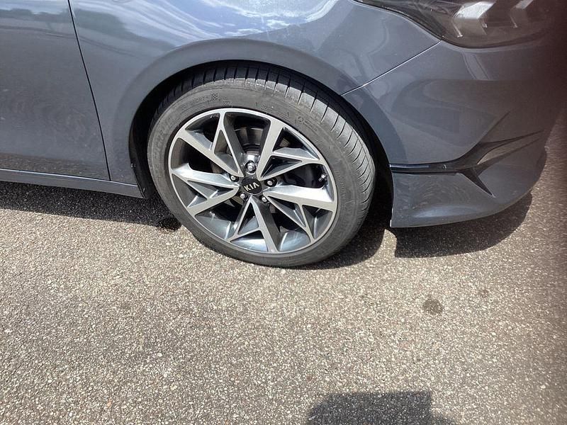 Gebraucht Kia Ceed Vision 116 PS (85 kW) 2021 Grau Kleinwagen