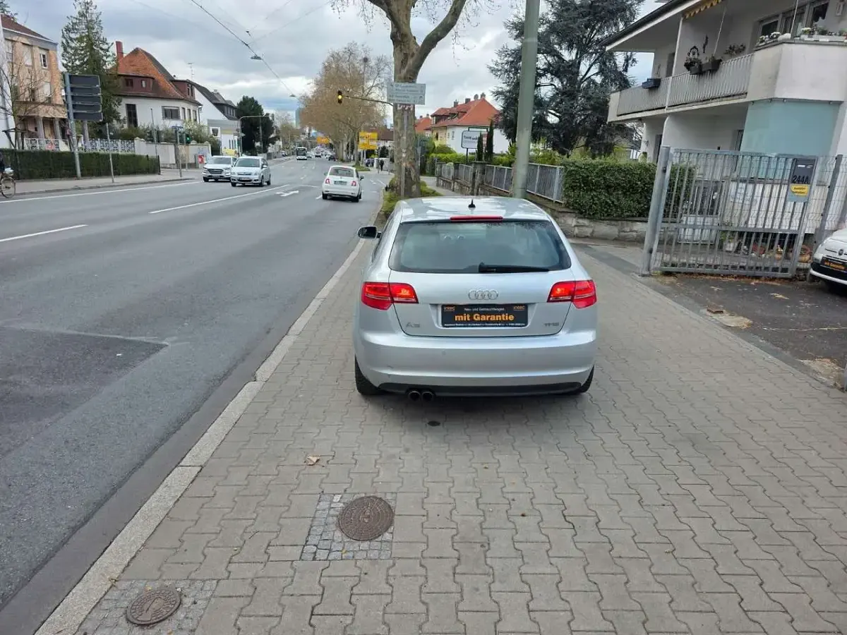 Używany Audi A3 Attraction 125 KM (91 kW) 2012 Srebrny Hatchback