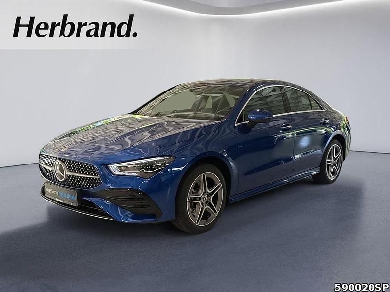 Metalliclack spektralblau Gebraucht 2025 Mercedes CLA250e AMG Limousine | 38.880 € (Fairer Preis) - Bild 1/4