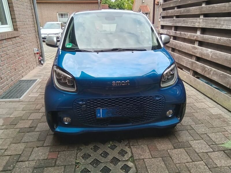 Blau Gebraucht 2021 Smart ForTwo Electric Drive Coupé | 8.500 € (Guter Preis) - Bild 1/4