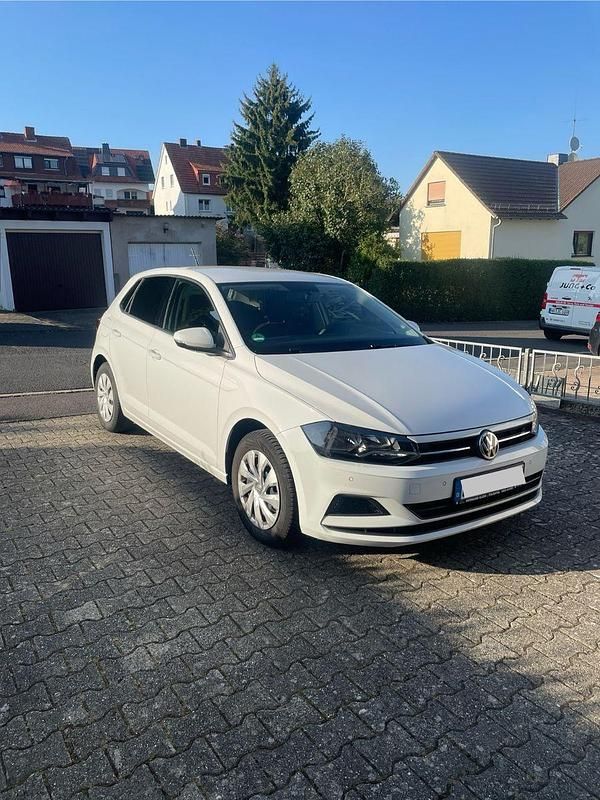 Weiß Gebraucht 2018 VW Polo Comfortline Kleinwagen | 10.299 € (Fairer Preis) - Bild 1/4