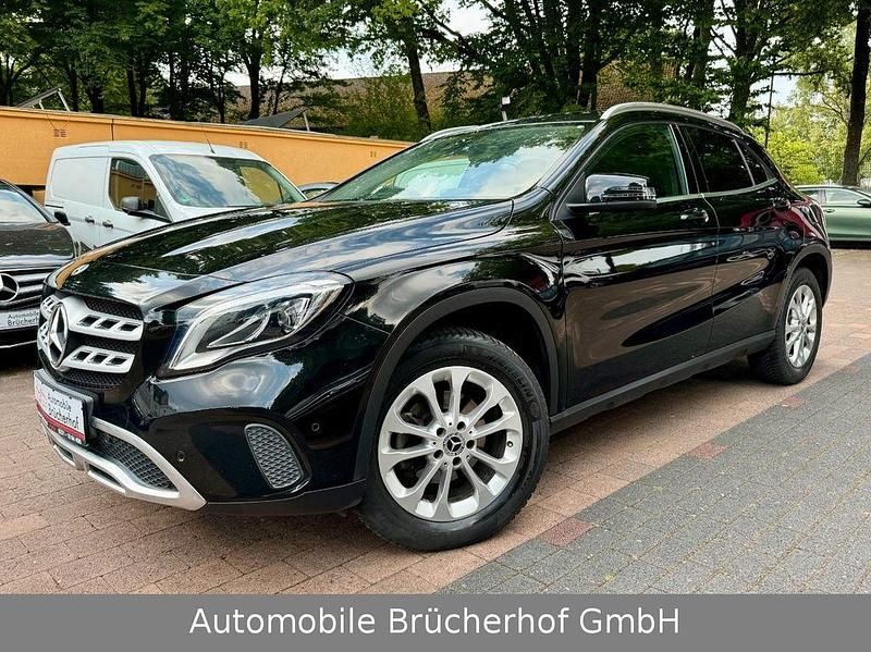 Schwarz Gebraucht 2018 Mercedes GLA180 SUV | 20.990 € (Fairer Preis) - Bild 1/4