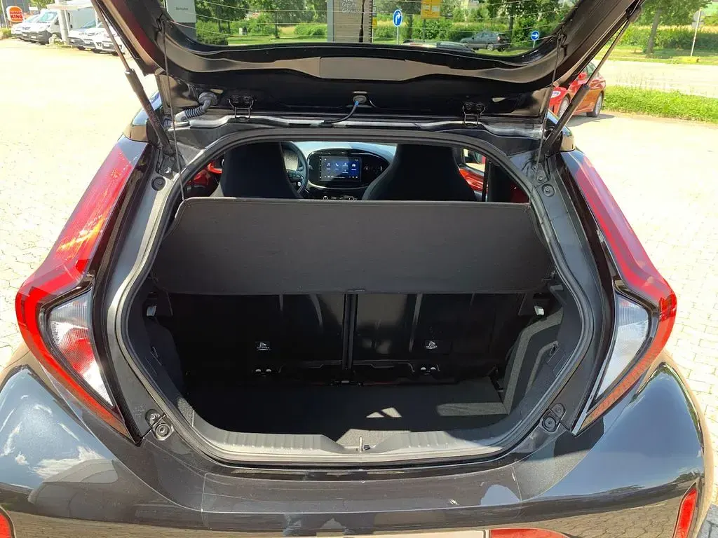 Gebraucht Toyota Aygo X Team 72 PS (52 kW) 2024 Rot SUV