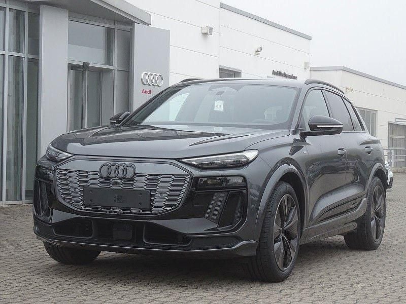 Grau Neu 2025 Audi Q6 e-tron S-line plus SUV | 88.725 € (Teuer) - Bild 1/4