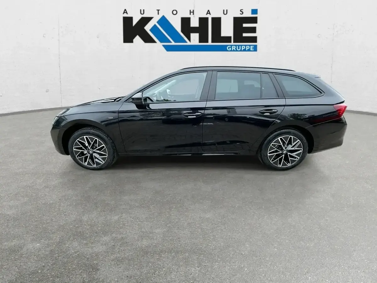 Neu Skoda Octavia Tour 110 PS (80 kW) 2026 Schwarz Kombi