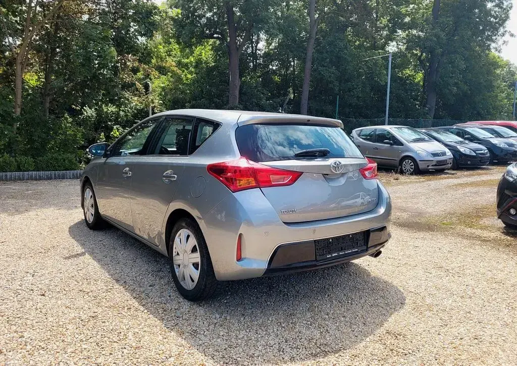 Gebraucht Toyota Auris Edition 132 PS (97 kW) 2013 Grau Limousine