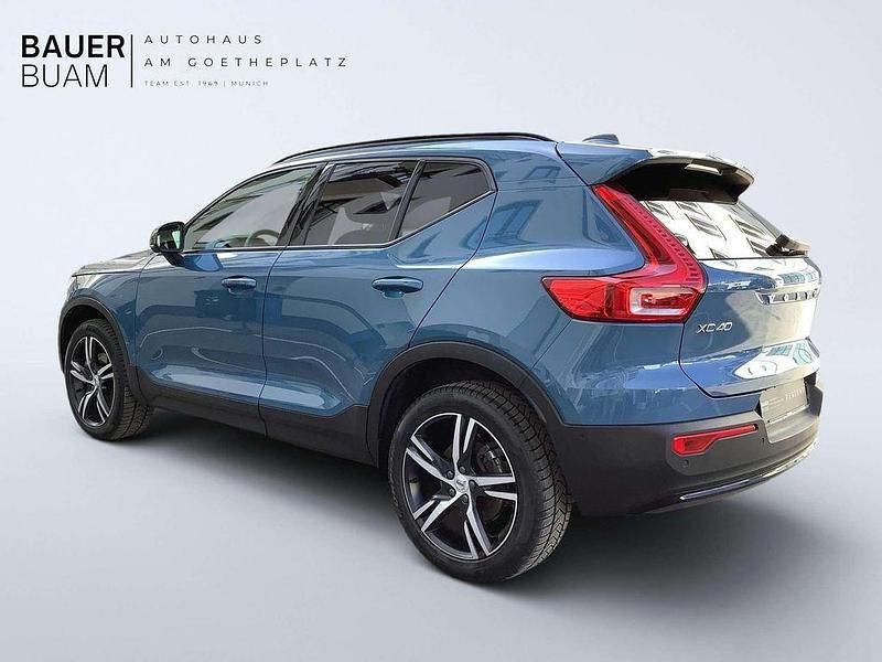 Gebraucht Volvo XC40 Plus 163 PS (119 kW) 2024 Fjord blue / metallic SUV