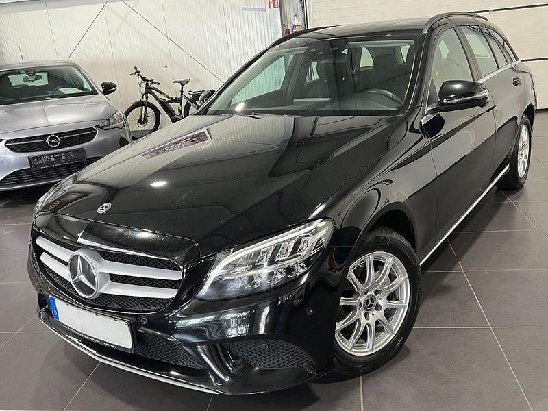 Schwarz Gebraucht 2020 Mercedes C200 Limousine | 19.495 € (Fairer Preis) - Bild 1/4