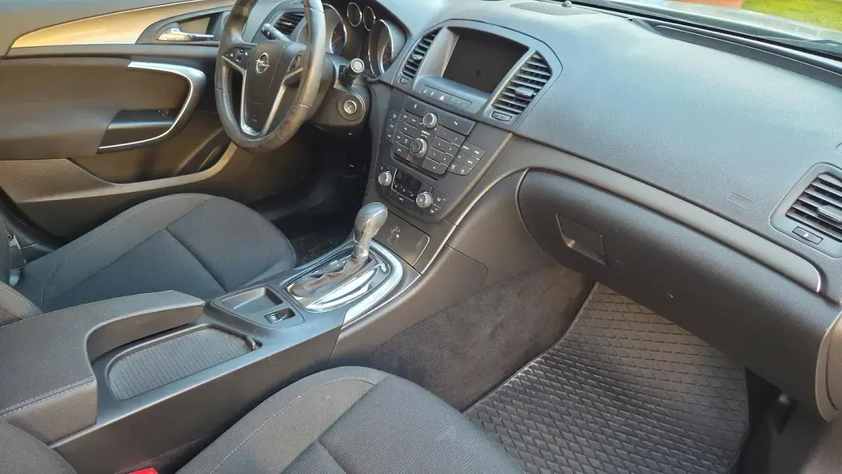 Gebraucht Opel Insignia 130 PS (95 kW) 2010 Limousine