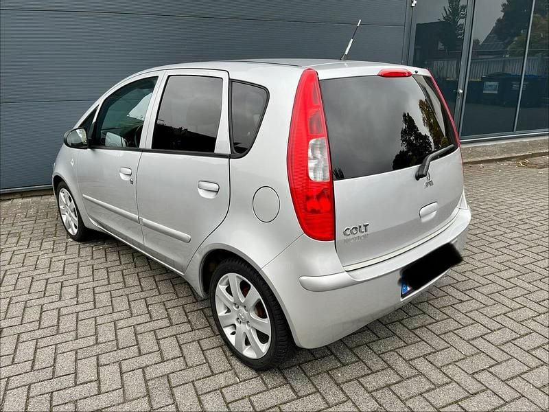 Gebraucht Mitsubishi Colt Motion 95 PS (69 kW) 2006 Silber Kleinwagen