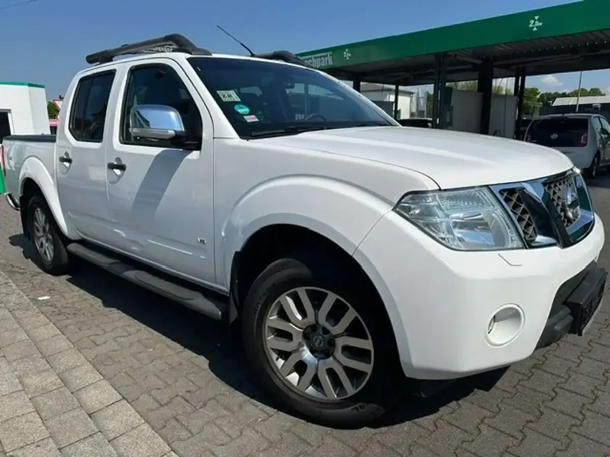 Gebraucht Nissan Navara 231 PS (169 kW) 2015 Weiß Pickup