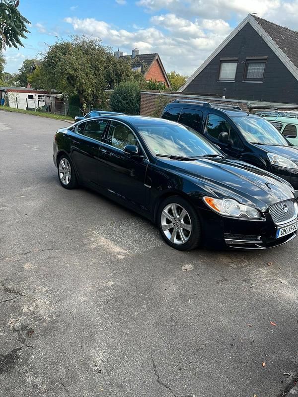 Schwarz Gebraucht 2011 Jaguar XF Premium Luxury Limousine | 7.850 € (Guter Preis) - Bild 1/4