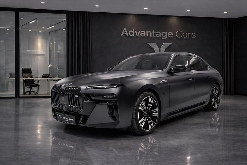 Gebraucht BMW M760e 571 PS (419 kW) 2024 Grau Limousine