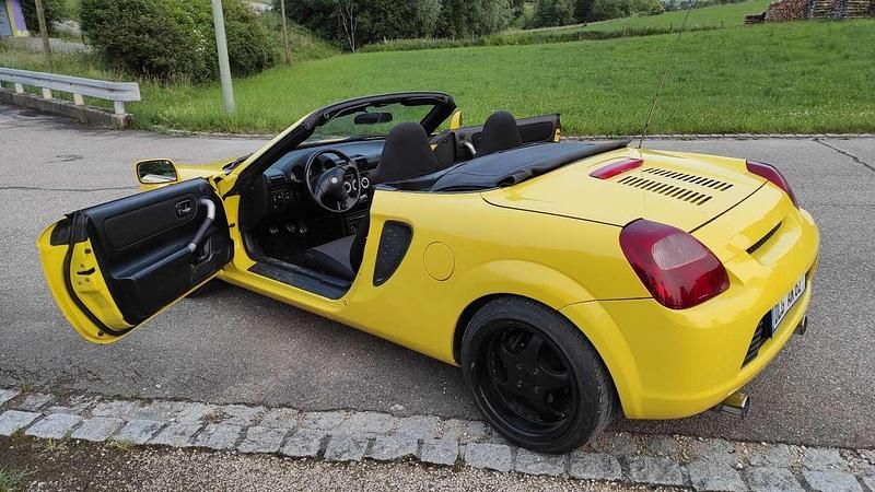 Gelb Gebraucht 2000 Toyota MR2 Cabrio | 12.999 € - Bild 1/4