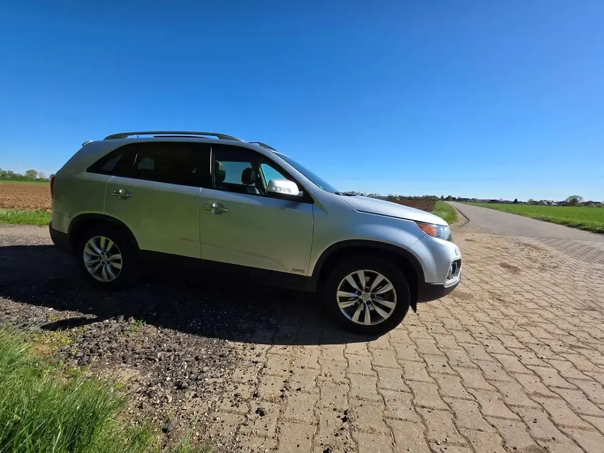 Gebraucht Kia Sorento Attract 197 PS (144 kW) 2011 Brilliantsilber met. SUV