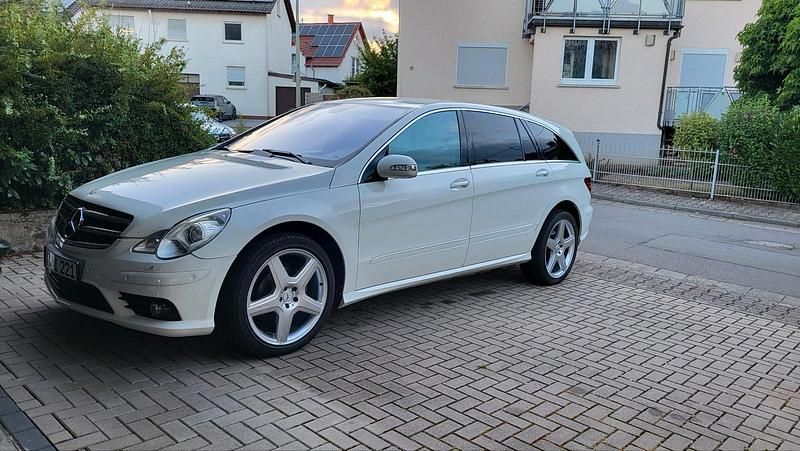 Weiß Gebraucht 2008 Mercedes R320 Van / Kleinbus | 8.900 € - Bild 1/4