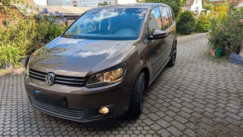 Braun Gebraucht 2013 VW Touran Trendline Van / Kleinbus | 10.500 € (Fairer Preis) - Bild 1/4
