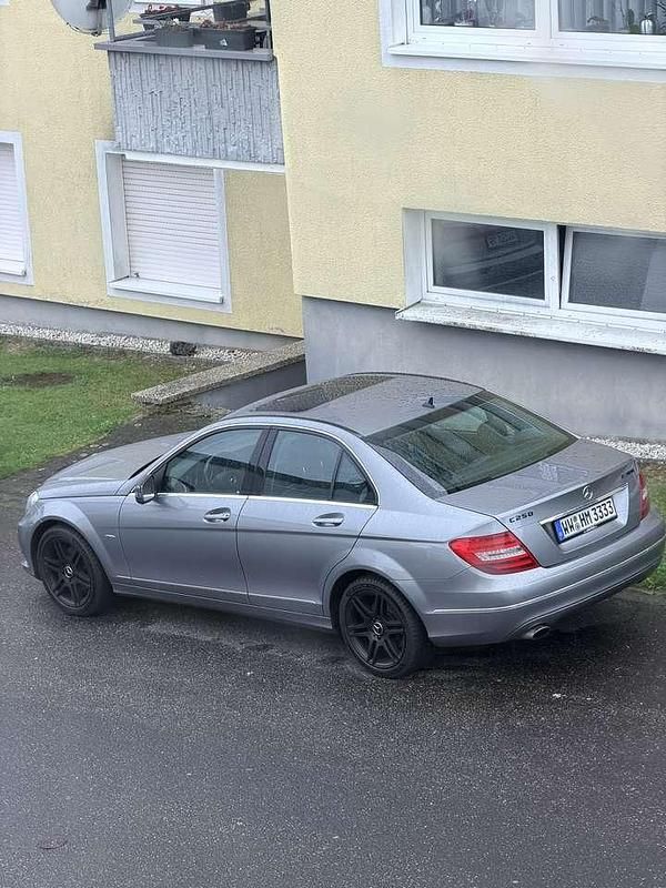 Grau Gebraucht 2011 Mercedes C250 Limousine | 9.200 € (Guter Preis) - Bild 1/4