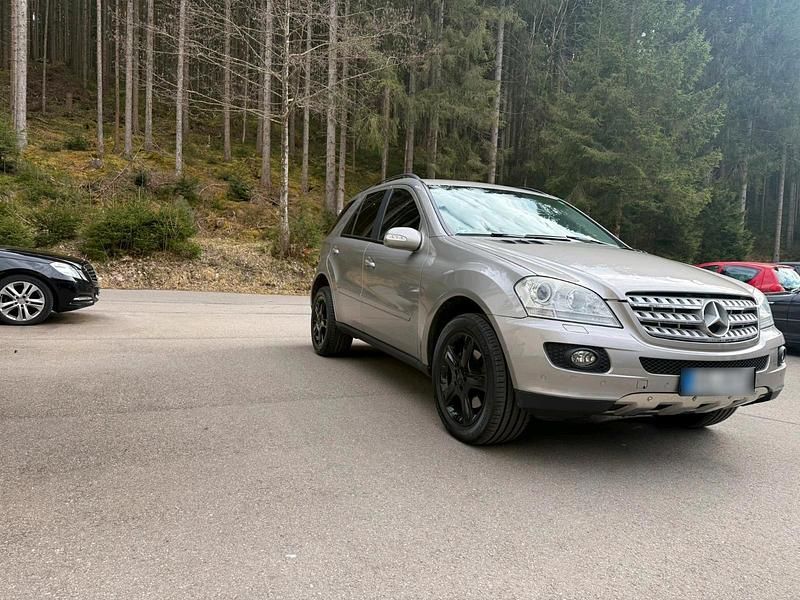 Gebraucht Mercedes ML320 224 PS (164 kW) 2007 Gold SUV