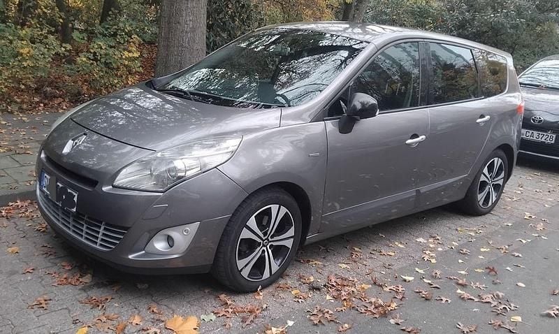 Grau Gebraucht 2011 Renault Grand Scénic III Bose Edition Van / Kleinbus | 3.100 € (Teuer) - Bild 1/4