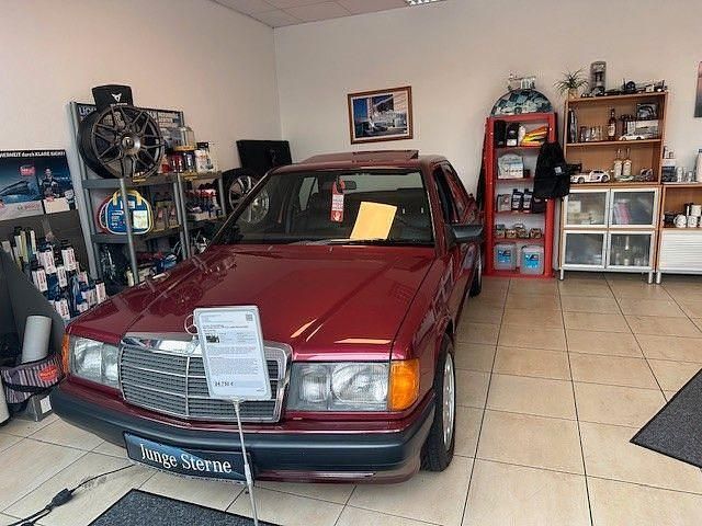 Gebraucht Mercedes 190 160 PS (117 kW) 1990 Rot Limousine