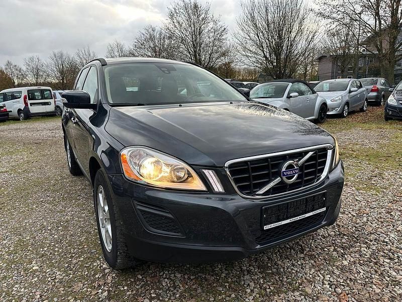 Grau Gebraucht 2011 Volvo XC60 Kinetic SUV | 10.950 € (Fairer Preis) - Bild 1/4
