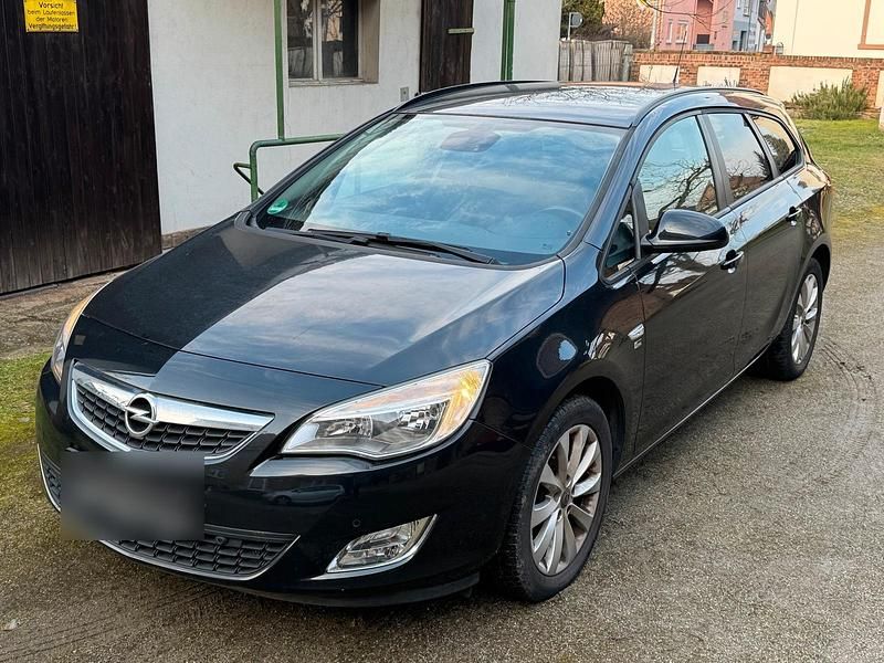 Gebraucht Opel Astra 110 PS (80 kW) 2012 Schwarz Kombi