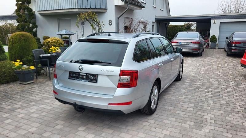 Gebraucht Skoda Octavia Elegance 150 PS (110 kW) 2014 Silber Kleinwagen