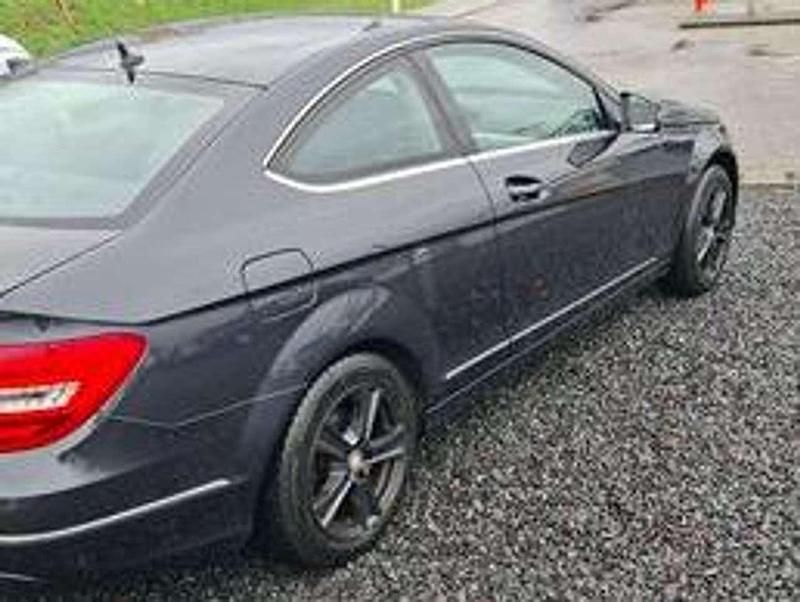 Gebraucht Mercedes C180 156 PS (114 kW) 2012 Schwarz Coupé