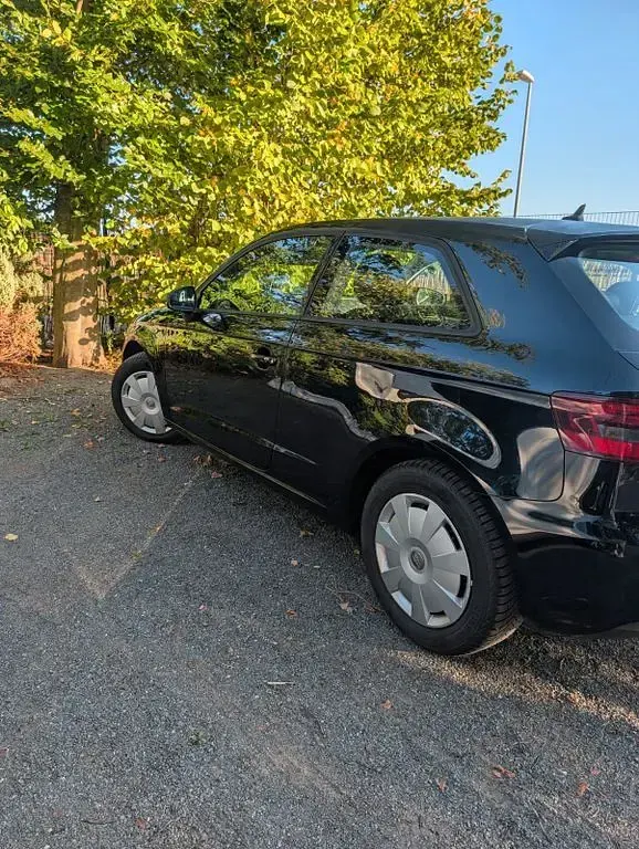 Gebraucht Audi A3 Attraction 110 PS (80 kW) 2015 Schwarz Limousine
