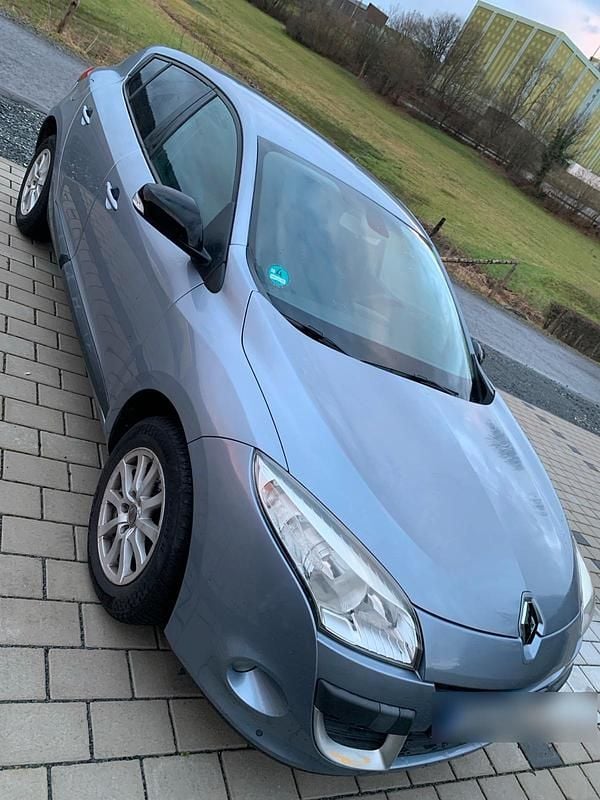 Blau Gebraucht 2009 Renault Mégane III Limousine | 2.699 € (Guter Preis) - Bild 1/4
