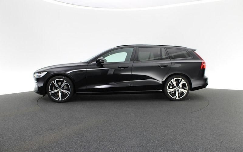Gebraucht Volvo V60 Plus 197 PS (144 kW) 2023 Onyx schwarz Kombi