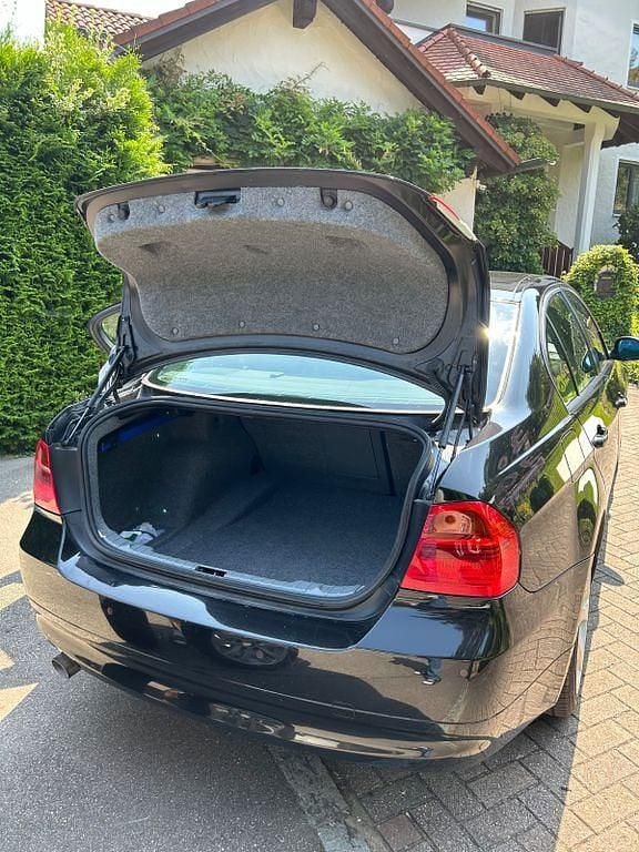 Gebraucht BMW 320 163 PS (119 kW) 2006 Schwarz Limousine
