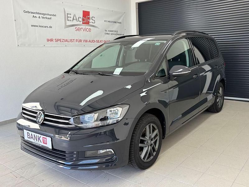 Grau Gebraucht 2022 VW Touran Comfortline Van / Kleinbus | 27.500 € (Fairer Preis) - Bild 1/4