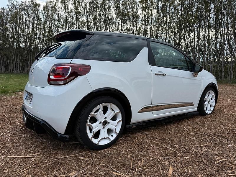 Weiß Gebraucht 2013 Citroën DS3 Kleinwagen | 6.300 € (Teuer) - Bild 1/4