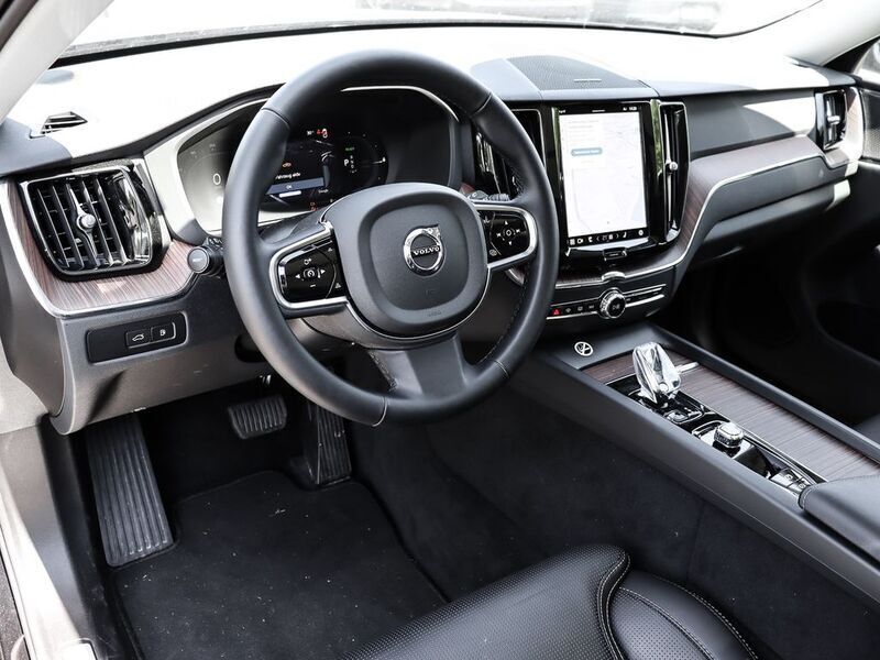 Gebraucht Volvo XC60 Plus 455 PS (334 kW) 2024 Onyx black / metallic SUV