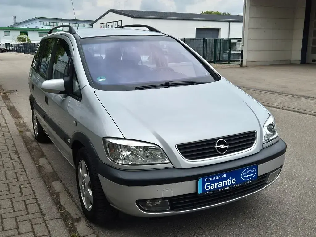 Gebraucht Opel Zafira 125 PS (91 kW) 2001 Silber Van / Kleinbus