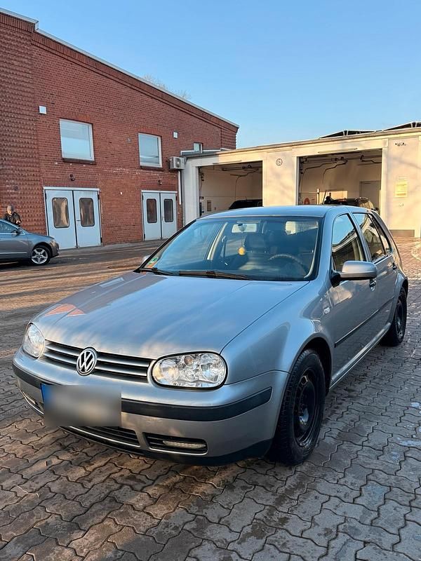 Silber Gebraucht 2003 VW Golf IV Kleinwagen | 1.250 € (Guter Preis) - Bild 1/4