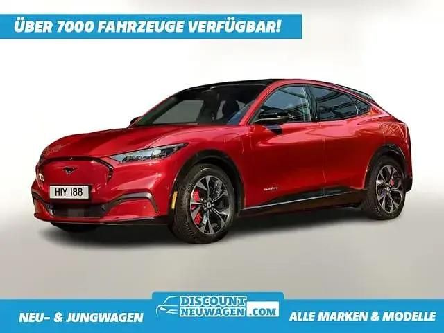 Lucidrot metallic Neu 2025 Ford Mustang Mach-E Premium SUV | 48.619 € (Superpreis) - Bild 1/4