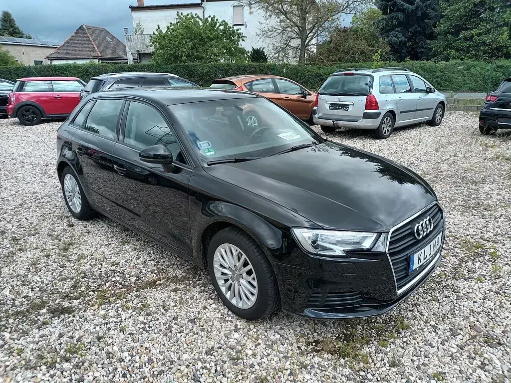 Używany Audi A3 Comfort 150 KM (110 kW) 2018 Czarny Sedan/Limuzyna