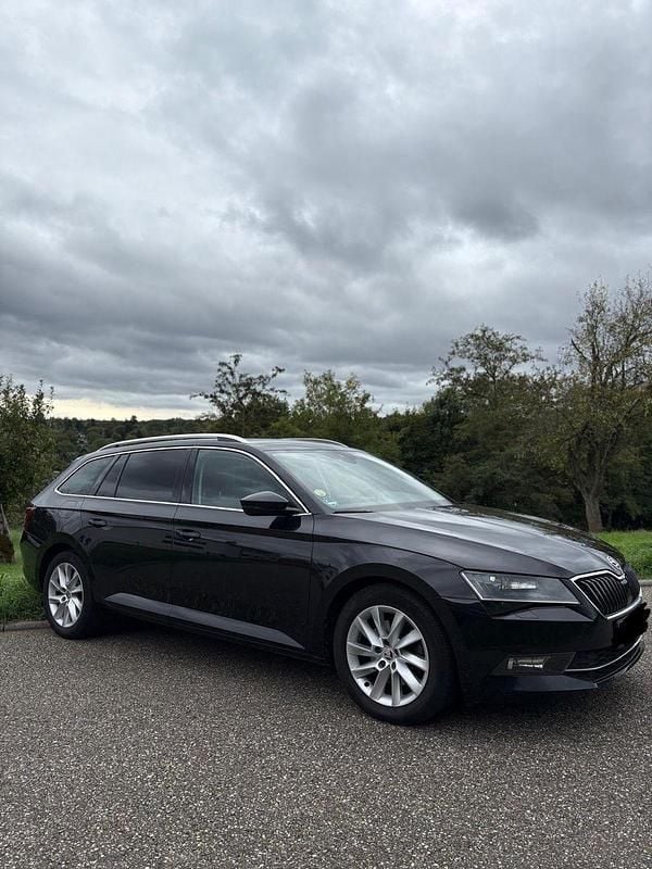 Schwarz Gebraucht 2019 Skoda Superb Style Kombi | 17.700 € (Superpreis) - Bild 1/4