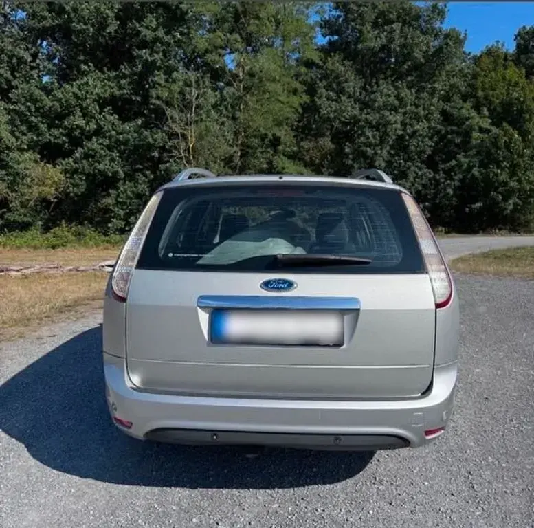 Gebraucht Ford Focus Style 116 PS (85 kW) 2009 Silber Limousine
