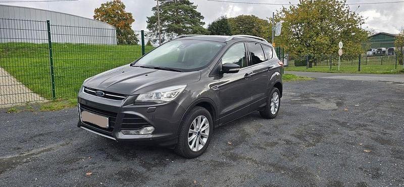 Grau Gebraucht 2015 Ford Kuga Titanium SUV | 8.900 € (Etwas zu teuer) - Bild 1/4