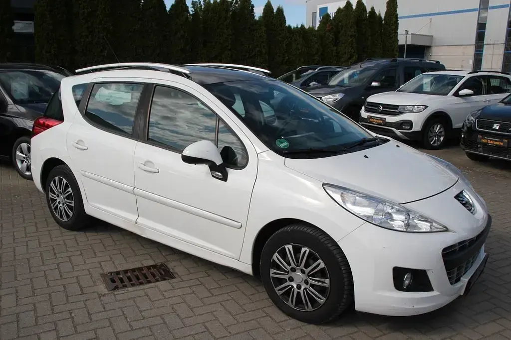 Gebraucht Peugeot 207 Business-Line 92 PS (67 kW) 2011 Weiß Kombi