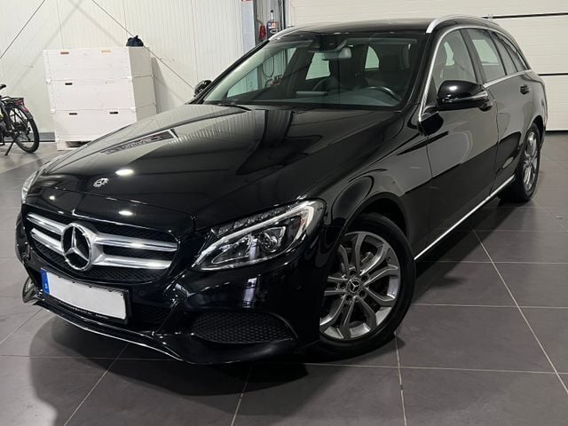 Schwarz Gebraucht 2018 Mercedes C180 Kombi | 20.995 € (Fairer Preis) - Bild 1/4