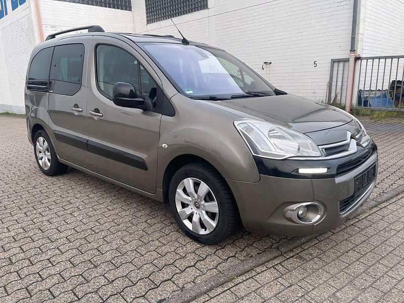 Grau Gebraucht 2013 Citroën Berlingo Exclusive Van / Kleinbus | 7.700 € (Fairer Preis) - Bild 1/4